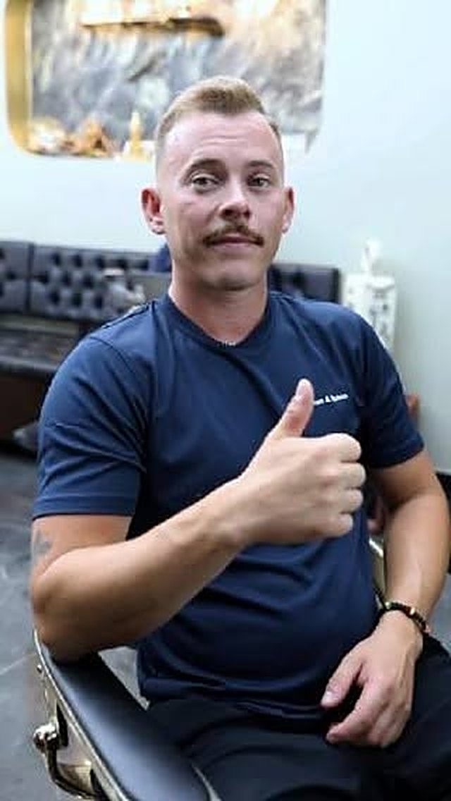 Crew cut & mustasch